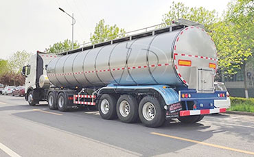 緬甸欽梭瑞光乳業(yè)引進中國天潤新東鮮奶運輸車
